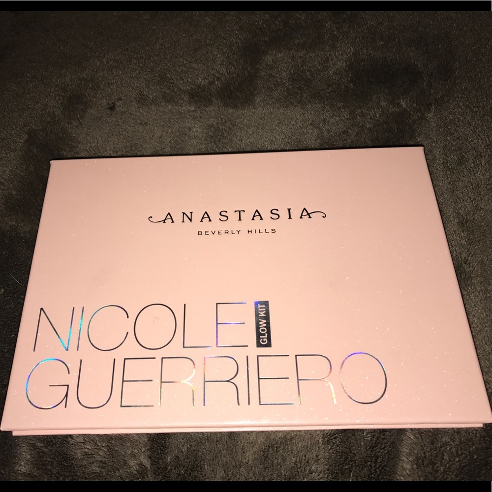 ABSXNicole Guerriero Highlighter palette